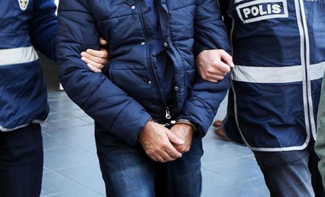 Muş'ta 2 HDP'li belediye başkanı gözaltına alındı.