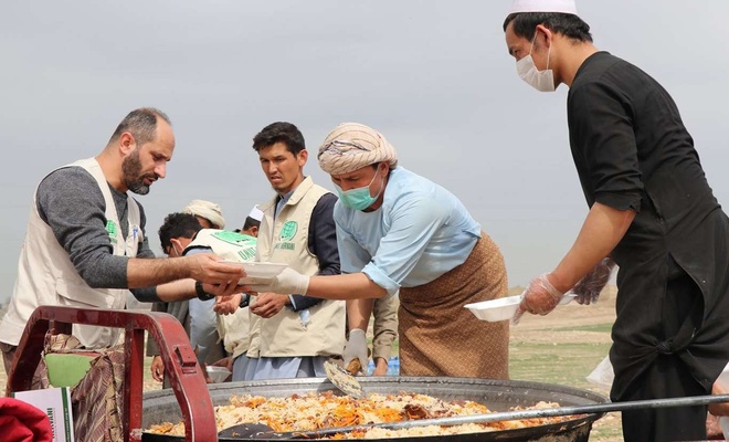 Weqfa Karwana Hêvîyê li Efxanistanê li kampan ji bi sedan malbatî re xwarin belav kir