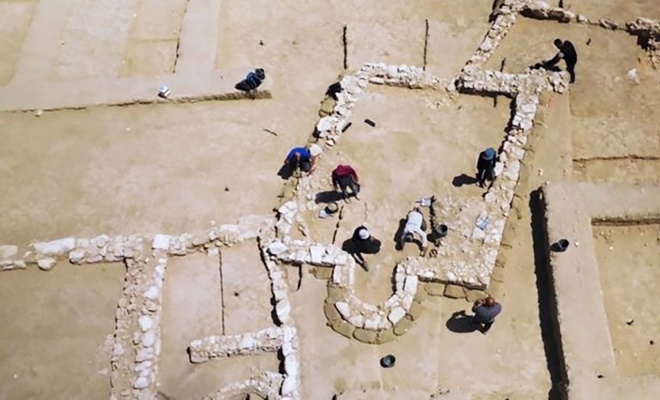 Bedevi şehrinde 1200 yıllık cami keşfedildi