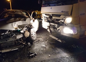 Mardin'de kamyonet ile otomobil kafa kafaya çarpıştı: 1 yaralı