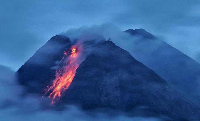 Endonezya'da yanardağ patlaması