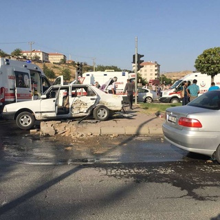 ​Minibüs ile otomobil çarpıştı: 8 yaralı, Nusaybin Medya