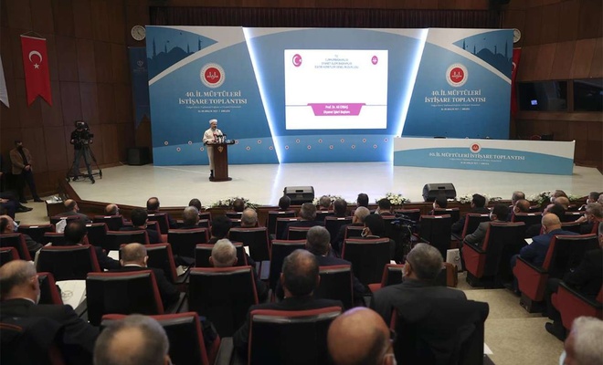 Ali Erbaş: "Camilerimizi birer yenilenme ve arınma merkezine dönüştürmeliyiz"