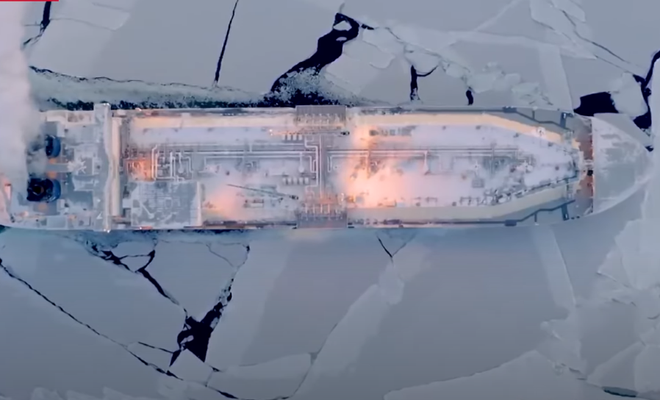 Tarihte ilk kez kışın Kuzey Buz Denizi'nden gemi geçti