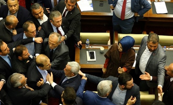 Mansur Yavaş'ın meclis toplantısında kavga çıktı