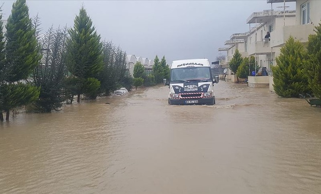 Antalya sağanak yağmura teslim oldu!