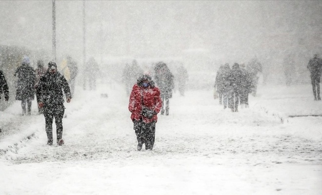 İstanbul'da kar yağışı hayatı olumsuz etkiliyor
