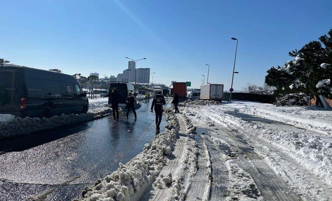 Vali Yerlikaya: Gişeler ve Arnavutköy arasında park edilmiş araçları süratle çekelim