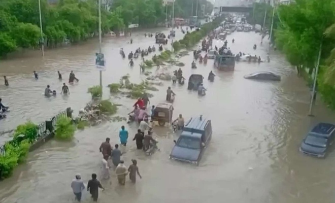 Pakistan'da muson yağmurları nedeniyle 1355 kişi hayatını kaybetti