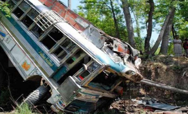 Hindistan'da minibüs kazası: 7 ölü, 14 yaralı